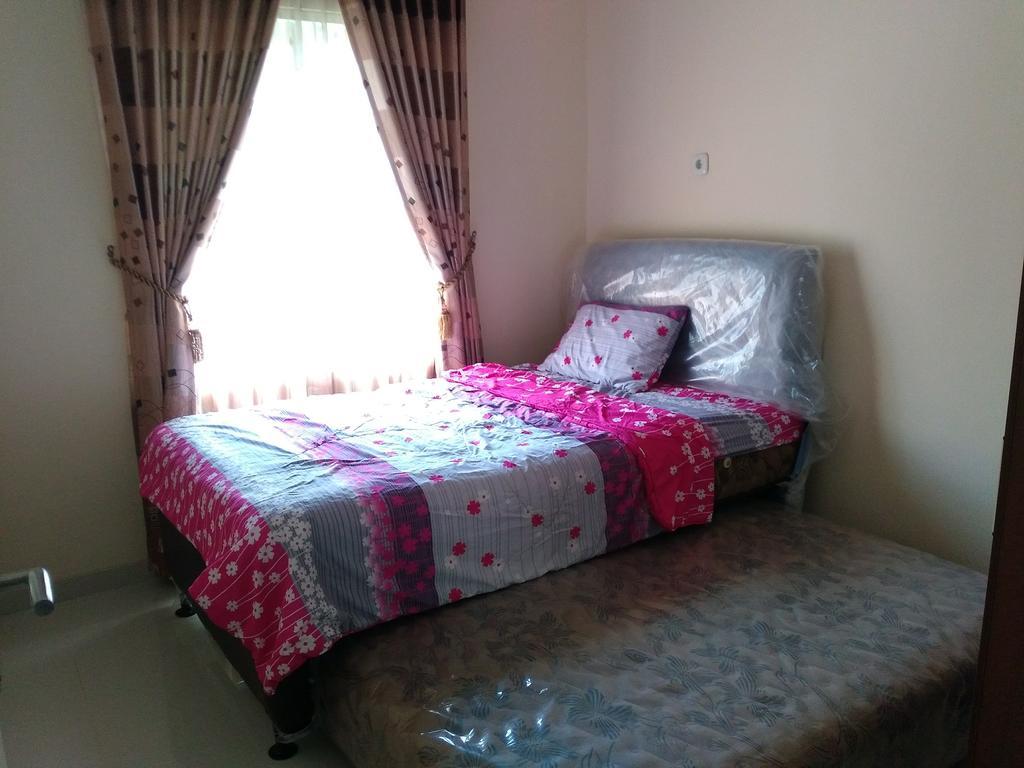 Jasmine Park Guest House Semarang Exterior photo