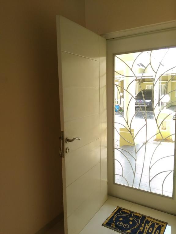 Jasmine Park Guest House Semarang Exterior photo